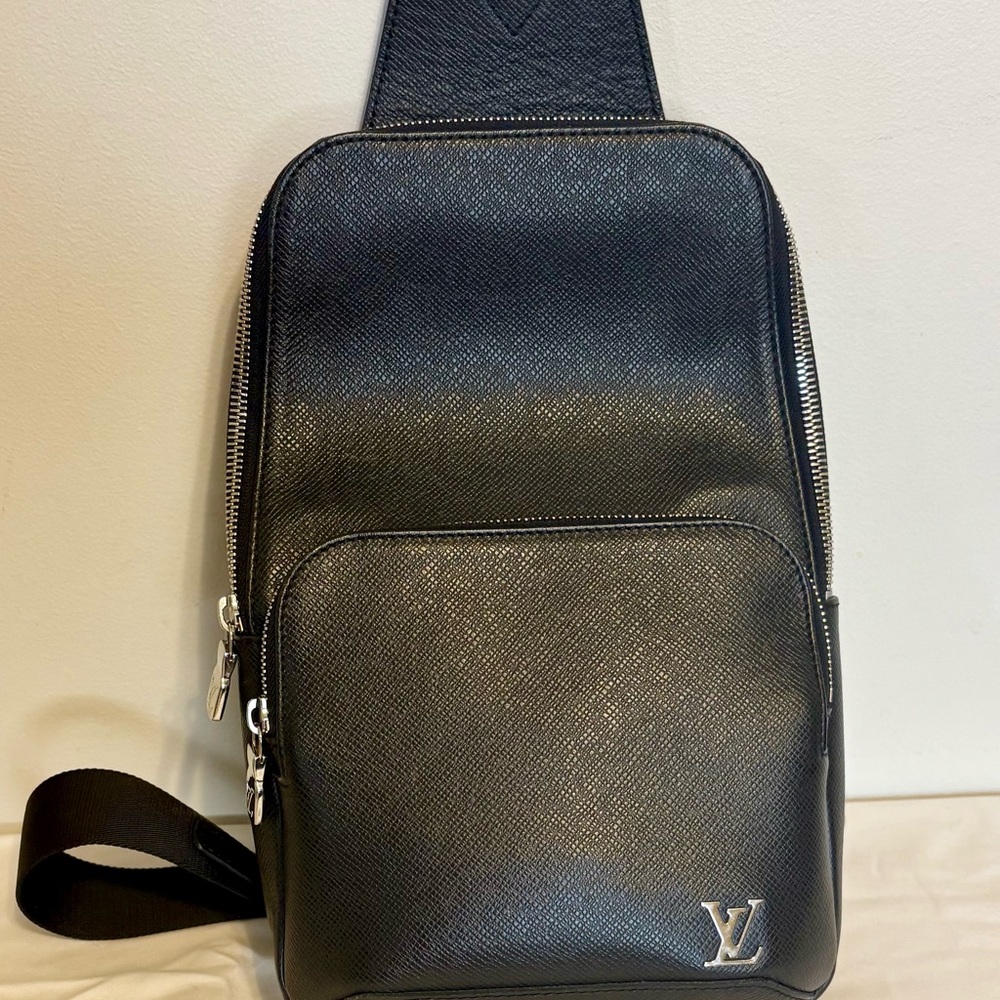 Louis Vuitton Crossbody Slingbag